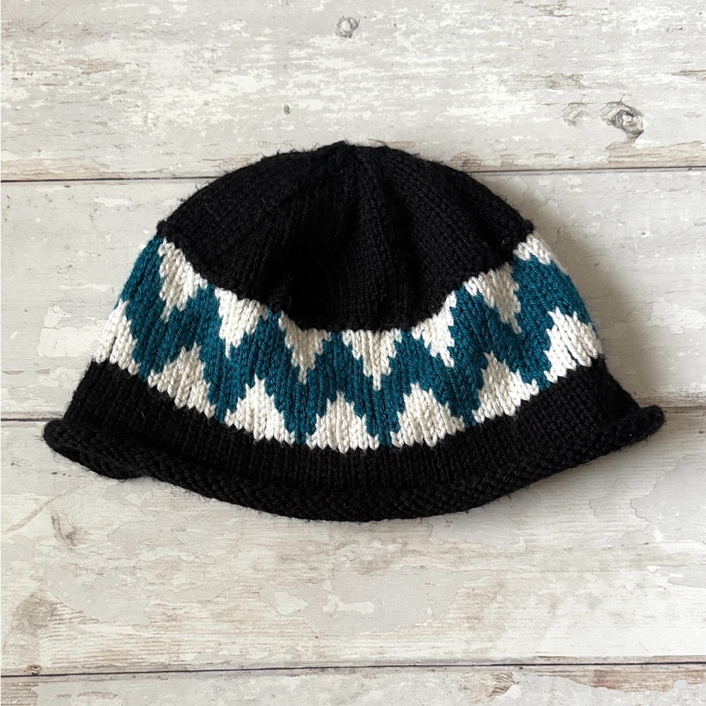 Handmade Crochet Knit Beanie Winter Hat Black White Blue Chevron Design OS Adult